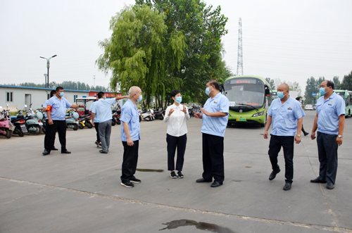 市委常委、宣傳部部長王飛到我公司 督查全國文明城市建設(shè)提升工作