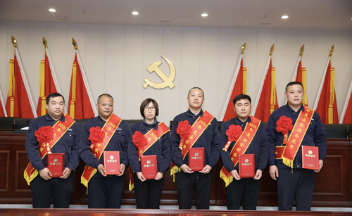 0203 安全服務(wù)能手從左至右依次為 黨萬超、朱學(xué)民、任興芳、王琳汝、周冬偉、王須波.jpg